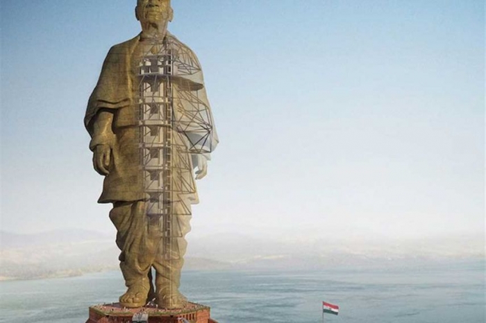 الهند ترفع الستار عن أضخم تمثال على الأرض