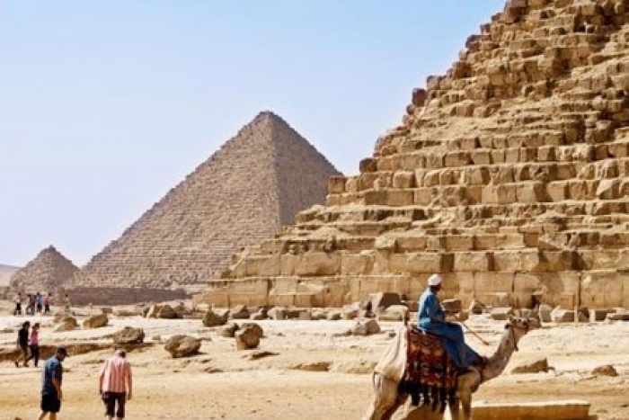 مصر تكشف لأول مرة لغز نقل أحجار الأهرامات الضخمة