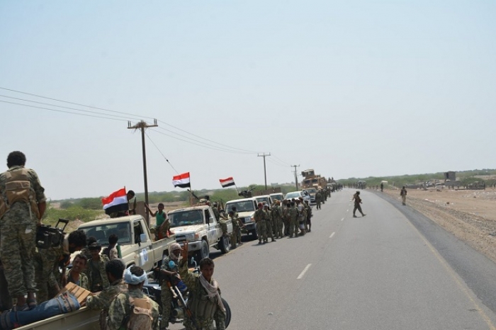 أول المشاهد لدخول قوات العمالقة إلى عمق مدينة الحديدة والالتحام المباشر بين الجيش والحوثيين ( صور)