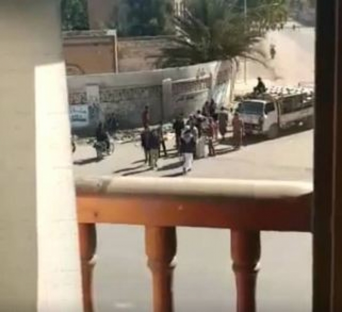 فيديو :مشهد مرعب من صنعاء : كيف يتقاتل الناس لاجل الحصول على اسطوانة غاز