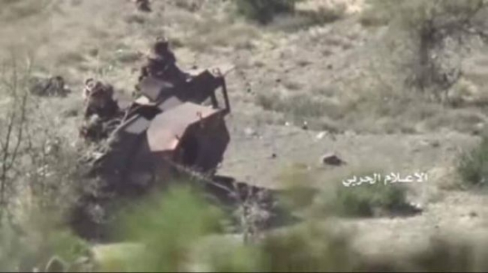فضيحة للإعلام الحوثي وصحفي يكشف حقيقة الدبابة المدمرة في الحقب