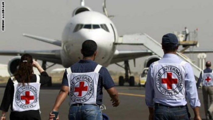 الصليب الأحمر الدولي تعلن إعادة موظفيها الأجانب إلى اليمن