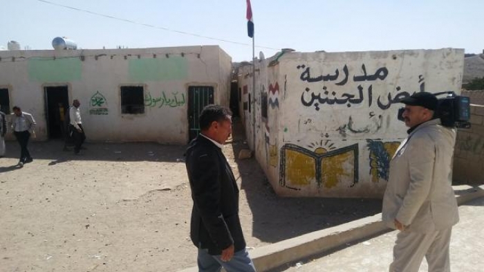 بعد أن وجه الحوثيون الاتهام لقصف التحالف .. شاهد حقيقة سقوط سقف مدرسة بصنعاء على رؤوس طالباتها (فيديو)
