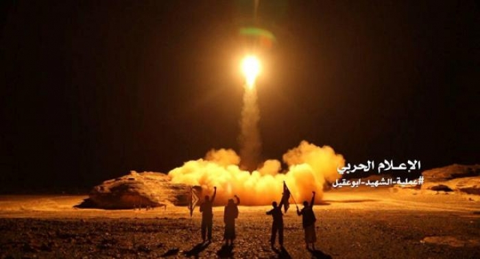 الحوثيون يطلقون أول صاروخ باتجاه السعودية بعد أيام من إعلانهم وقف الهجمات الصاروخية