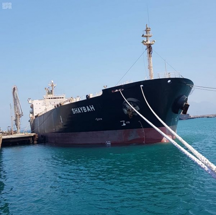 وصول 30 ألف طن من المشتقات النفطية من منحة السعودية لميناء المكلا