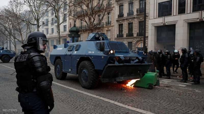 الشرطة الفرنسية تستعين بـ "سلاح سري" لوقف المتظاهرين
