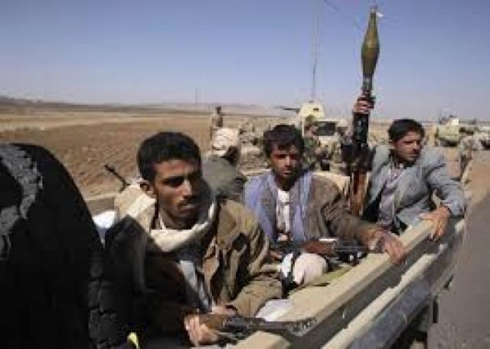 الحوثيون يدفعون باليات ودبابات عسكرية الى الحديدة