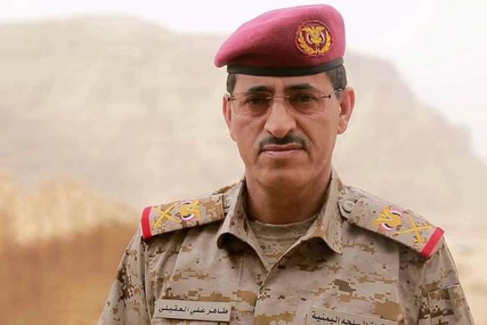 قائد عسكري كبير في الشرعية ينجح في حرف معركة الجيش الوطني من معركة التحرير إلى معركة التموين ومشاكل التغذية