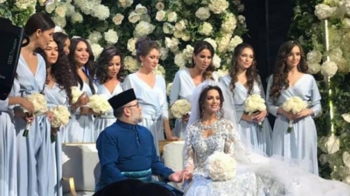 ملكة جمال موسكو تتسبب في تنازل ملك ماليزيا عن الحكم