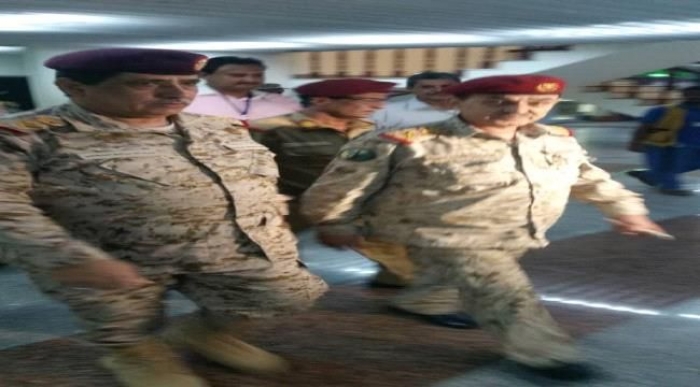 بالصورة : قائد جيش الشرعية يصل عدن لأول مرة