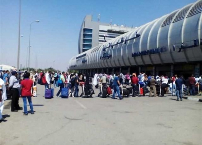 وزير في الشرعية يخاطب الرئيس هادي : تعرض للإهانة في مطار القاهرة