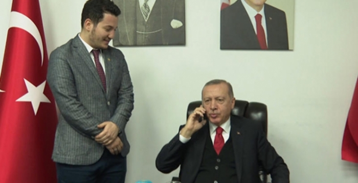 الفيديو انتشر بشكل واسع في الاعلام.. الرئيس أردوغان يطلب يد طبيبة لزميلها وهكذا جاء رد والد الفتاة